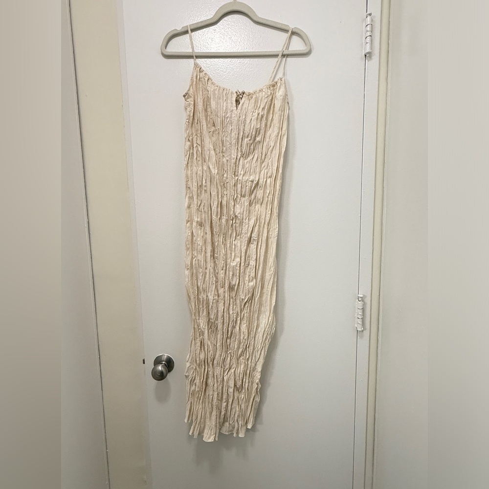 Crinkled side-slit midi dress